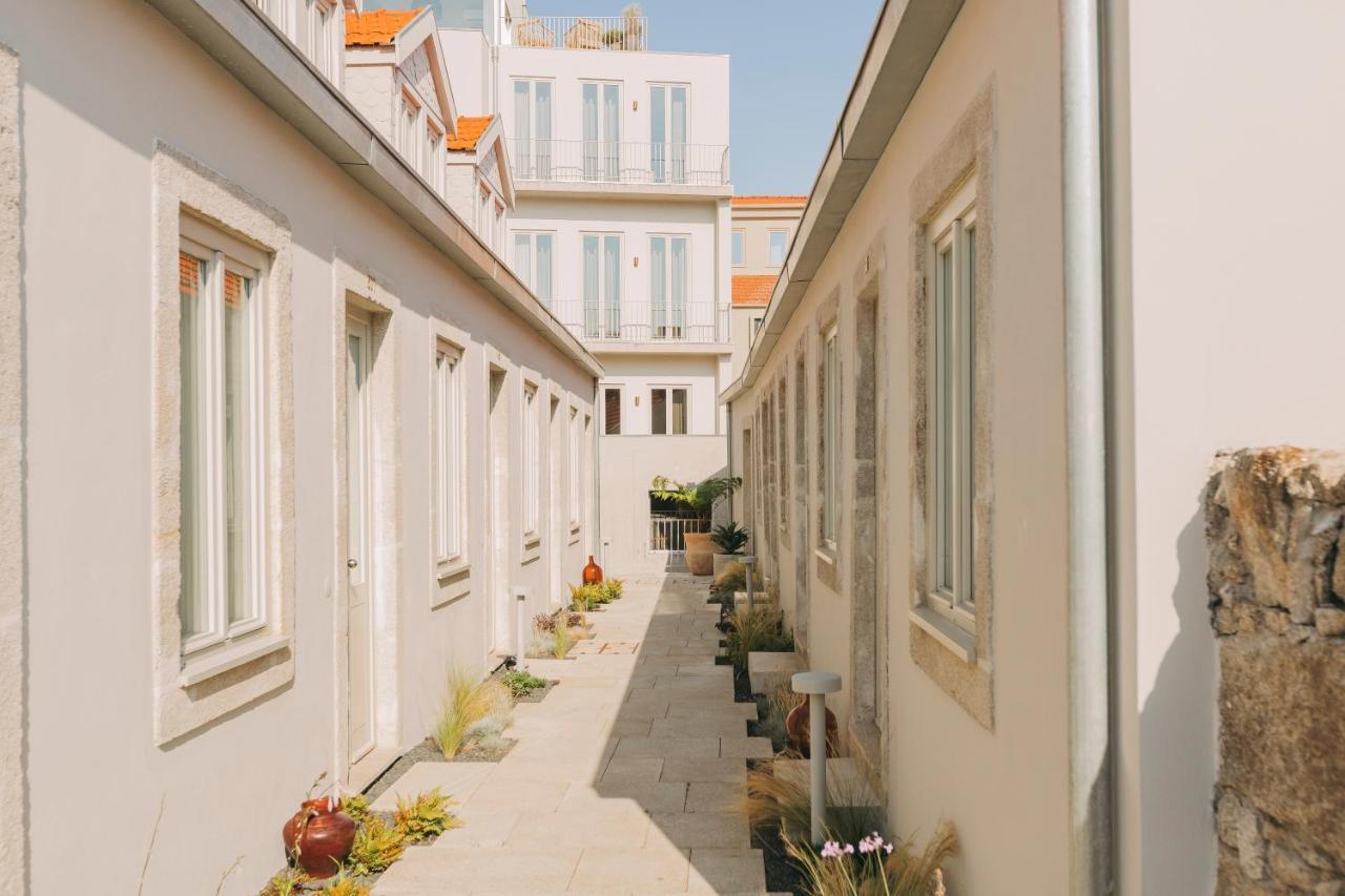 Village Aparthotel By Boa OOporto Exteriör bild The narrow alleyway of the courtyard of the convent