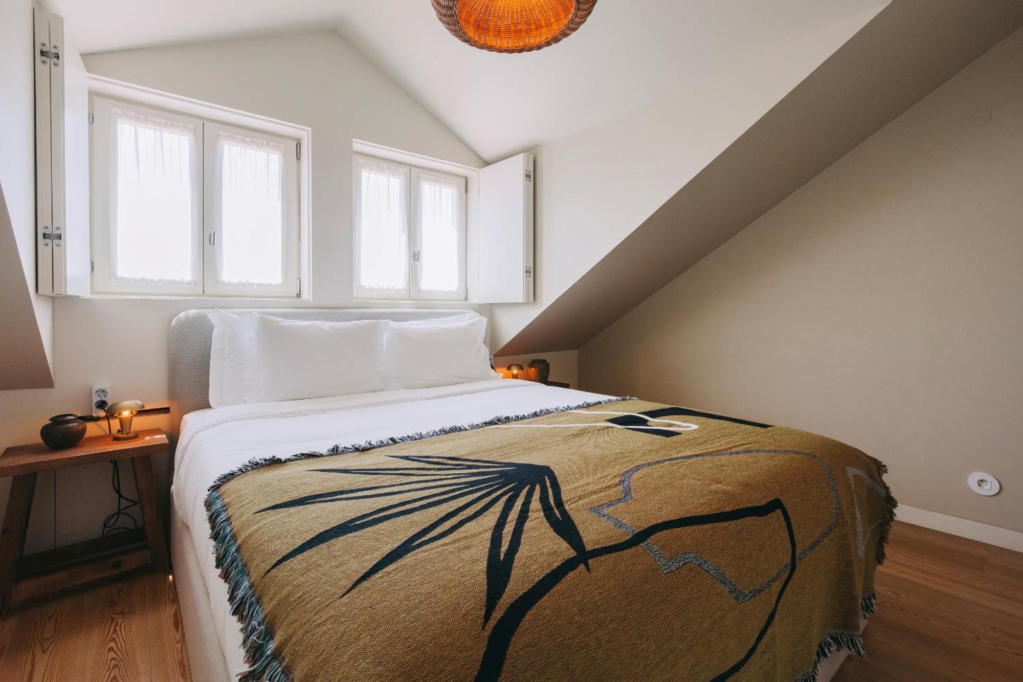Village Aparthotel By Boa OOporto Rum bild A bed with a throw